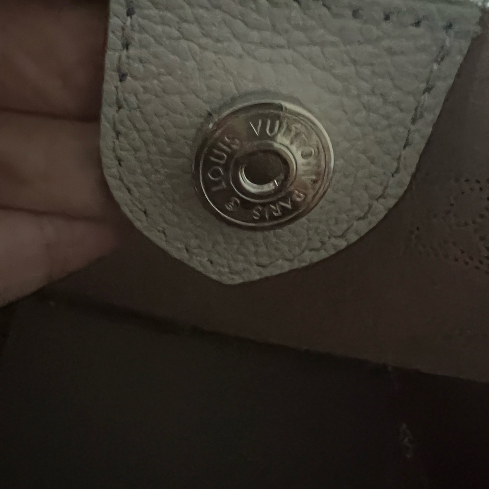 New Louis Vuitton Mahina Handbag - Picture 10 of 16
